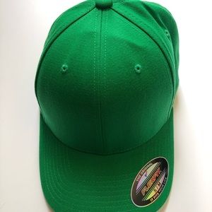 Green FlexFit baseball hat S/M